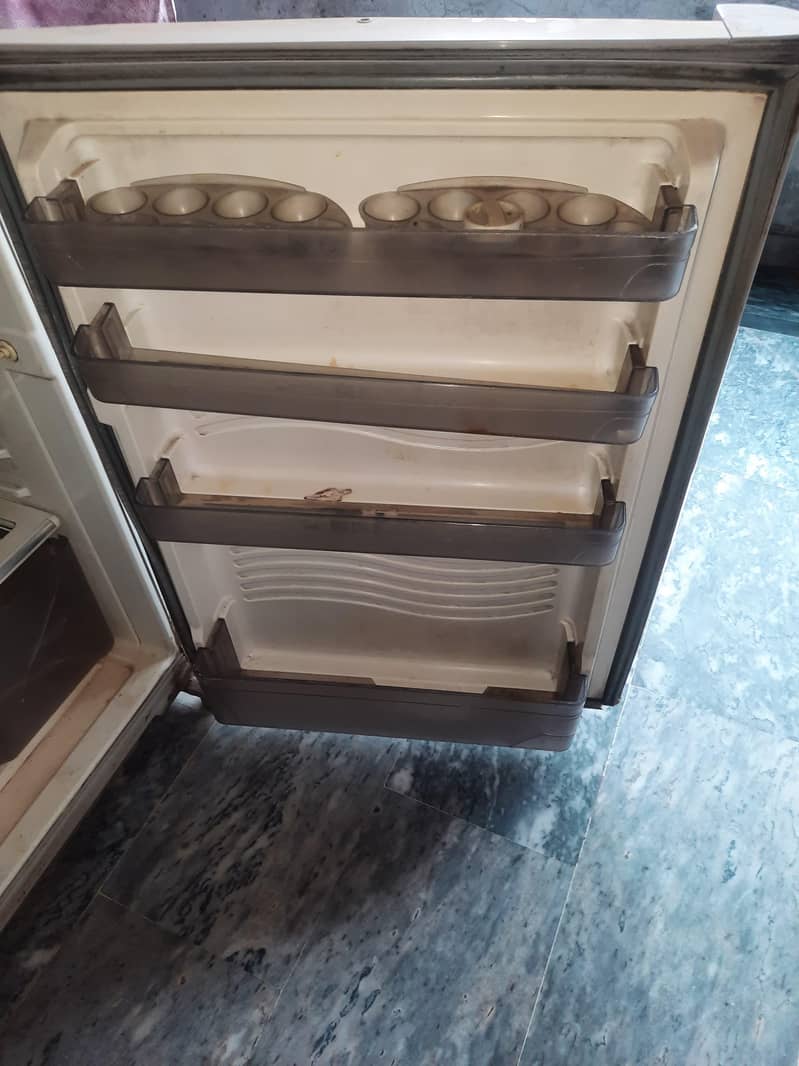 dawlance fridge 2