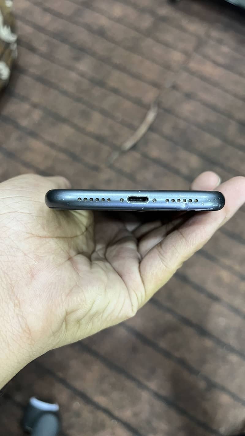 Apple iPhone 11 4