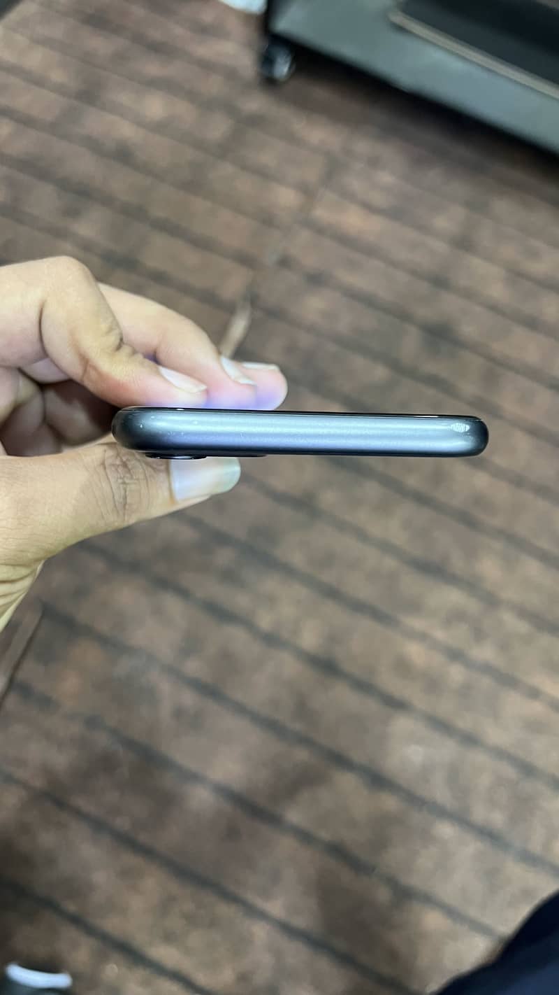 Apple iPhone 11 7