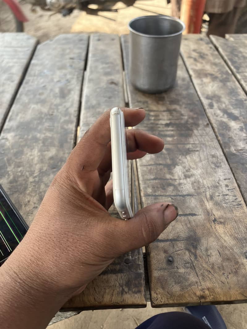 Apple iPhone 8 1