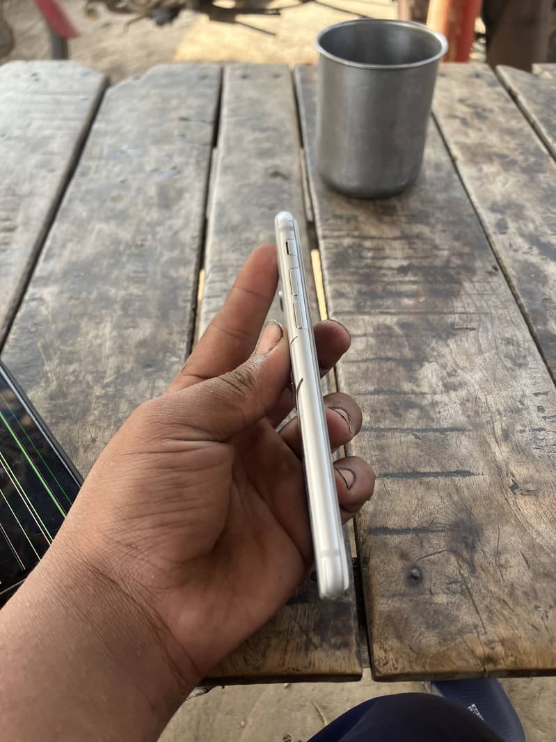 Apple iPhone 8 3