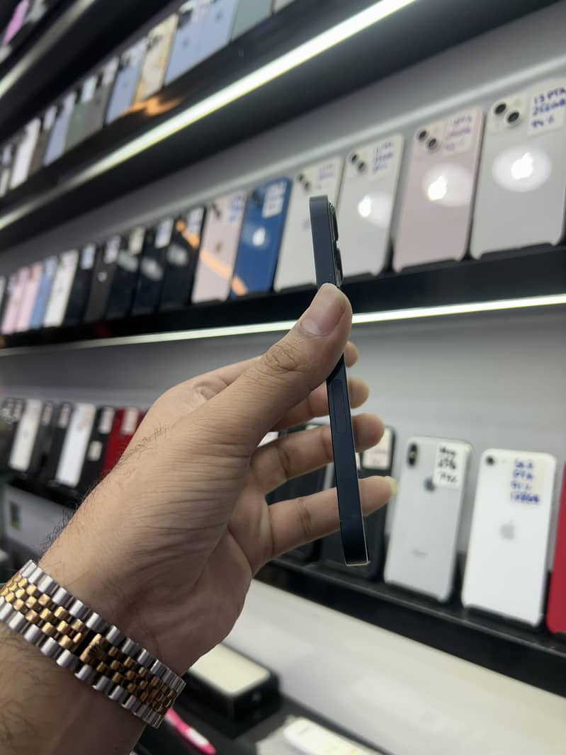 Apple iPhone 13 3