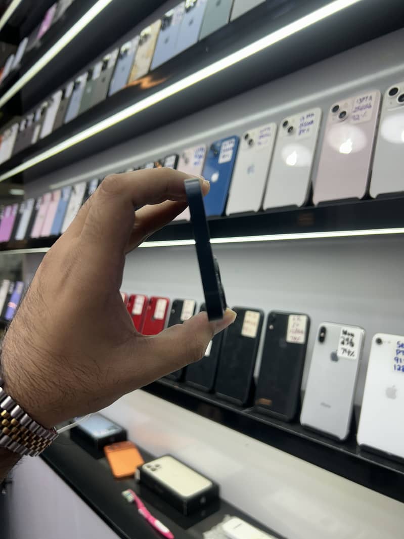 Apple iPhone 13 1