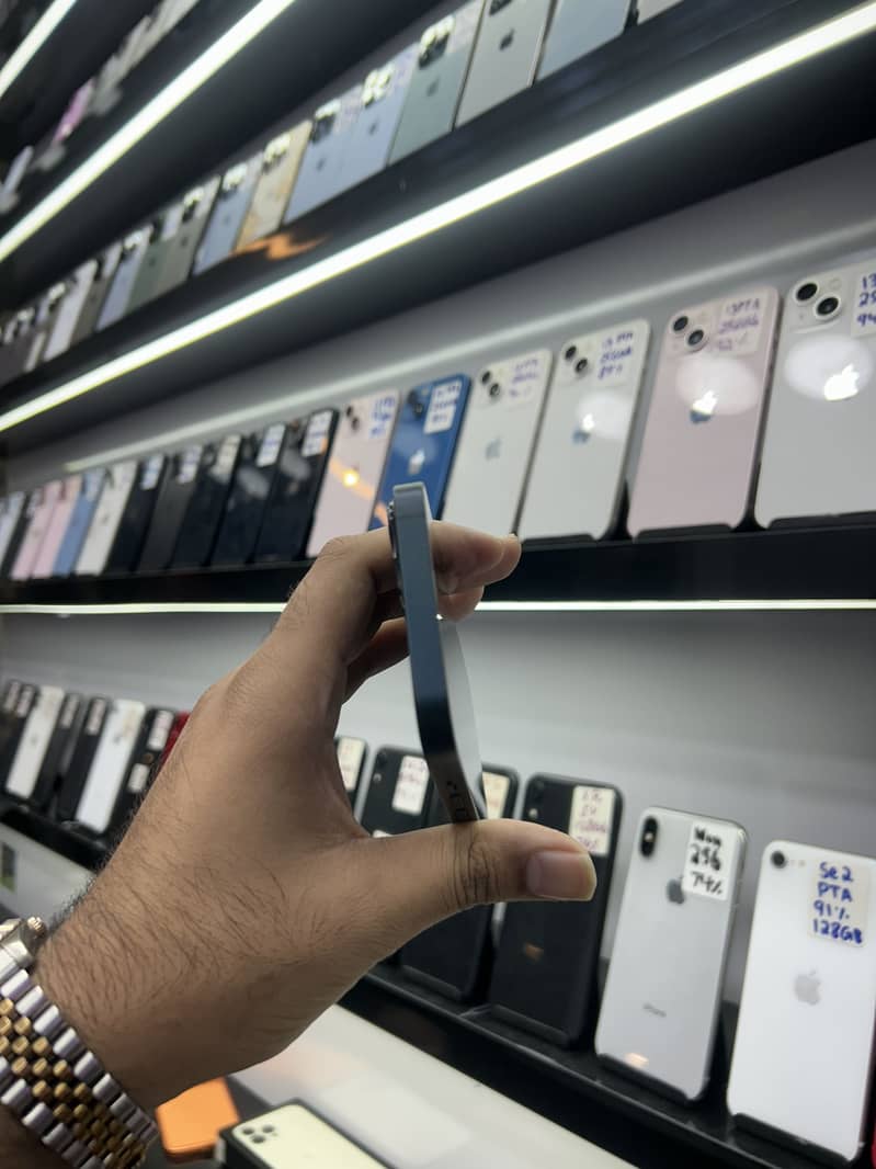 Apple iPhone 13 4