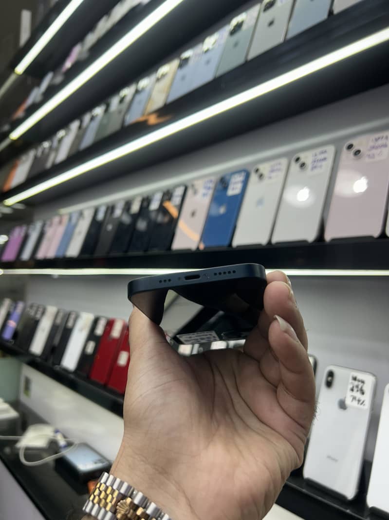 Apple iPhone 13 6