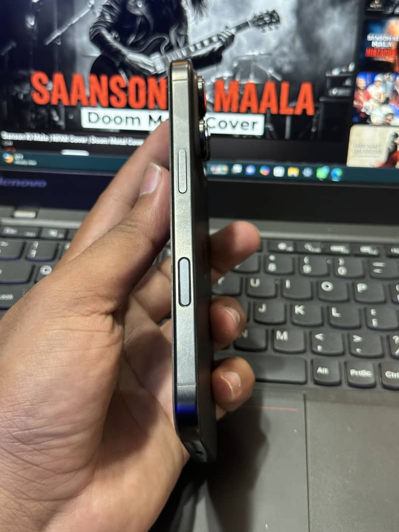 Apple iPhone 16 Pro 3