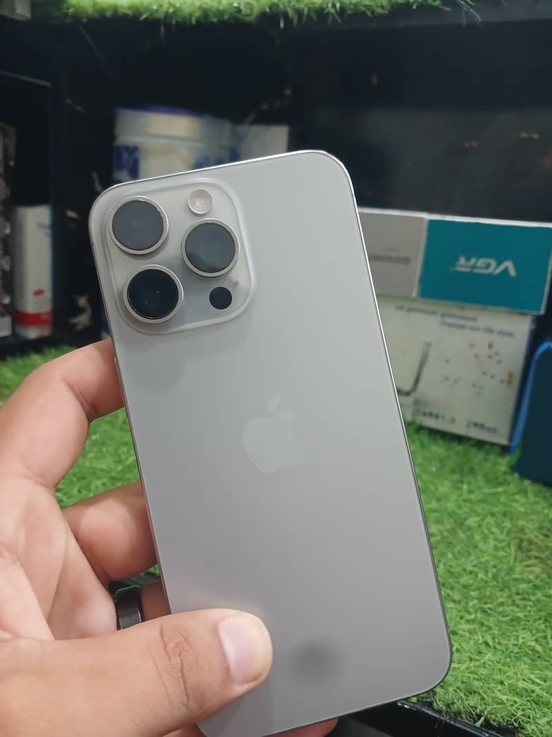 Apple iPhone 15 Pro Max 1