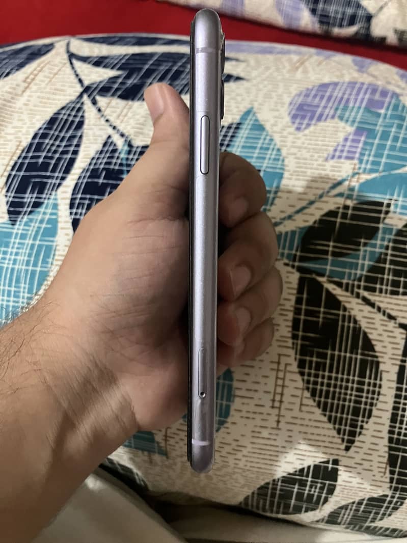 Apple iPhone 11 3