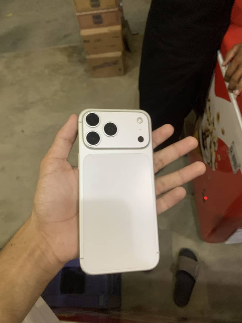 Apple iPhone 17 pro max 0