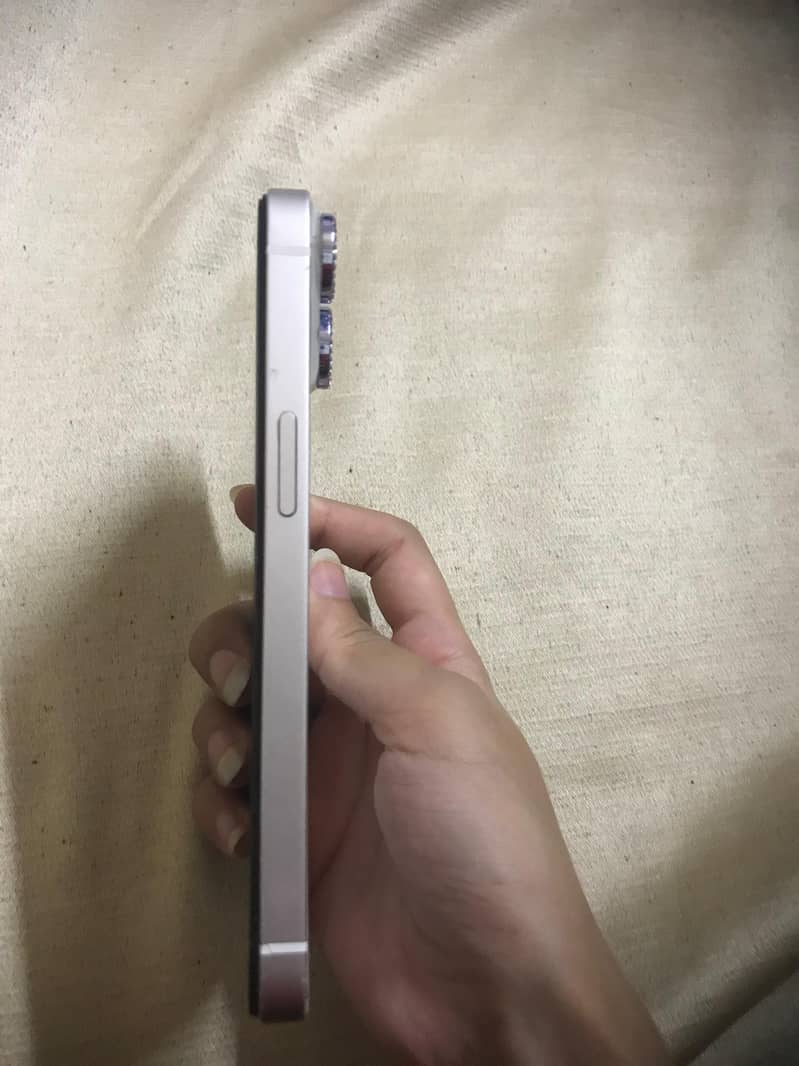 Apple iPhone 14 4