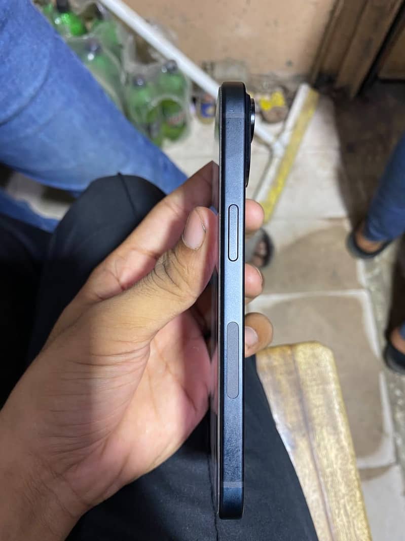 Apple iPhone 15 4