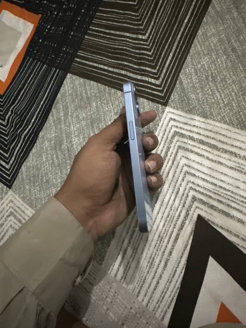 Apple iPhone 14 4
