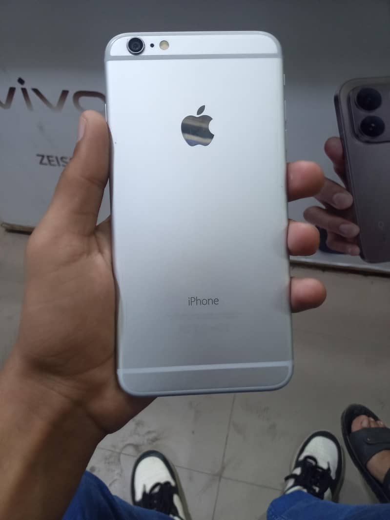 Apple iPhone 6 Plus 0