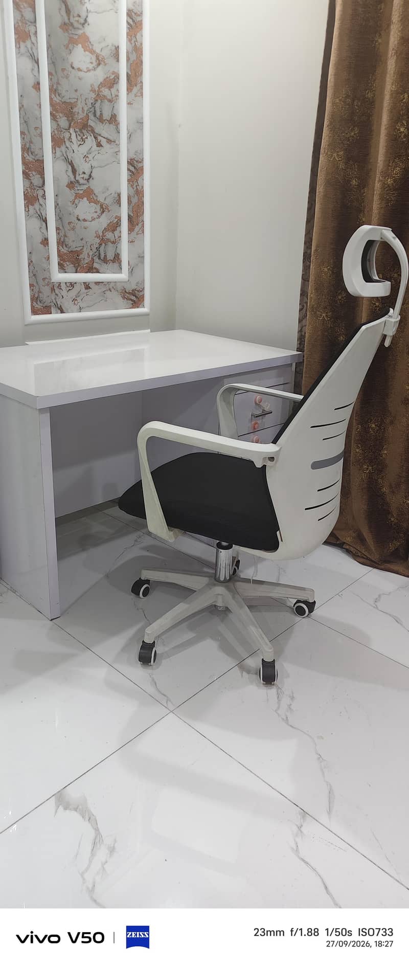 study stable with chair 0