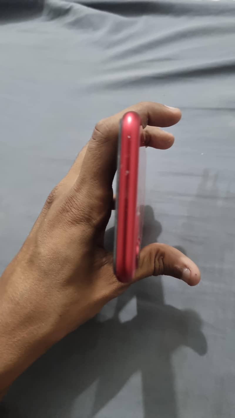 Apple iPhone 11 4