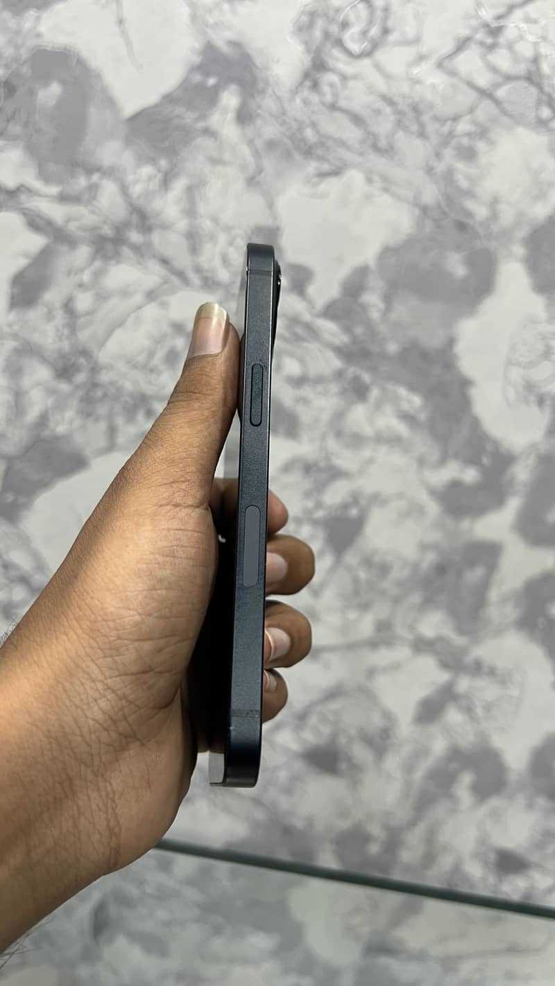 Apple iPhone 13 2