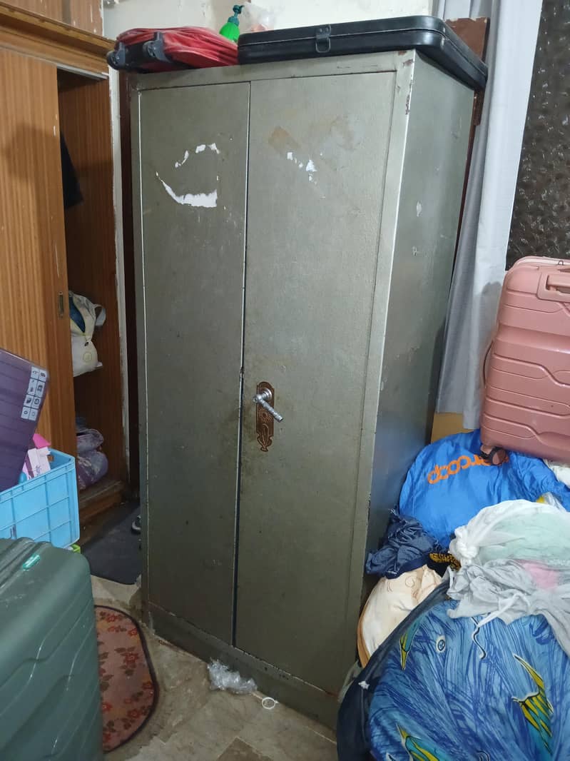 heavy duty solid almari 1