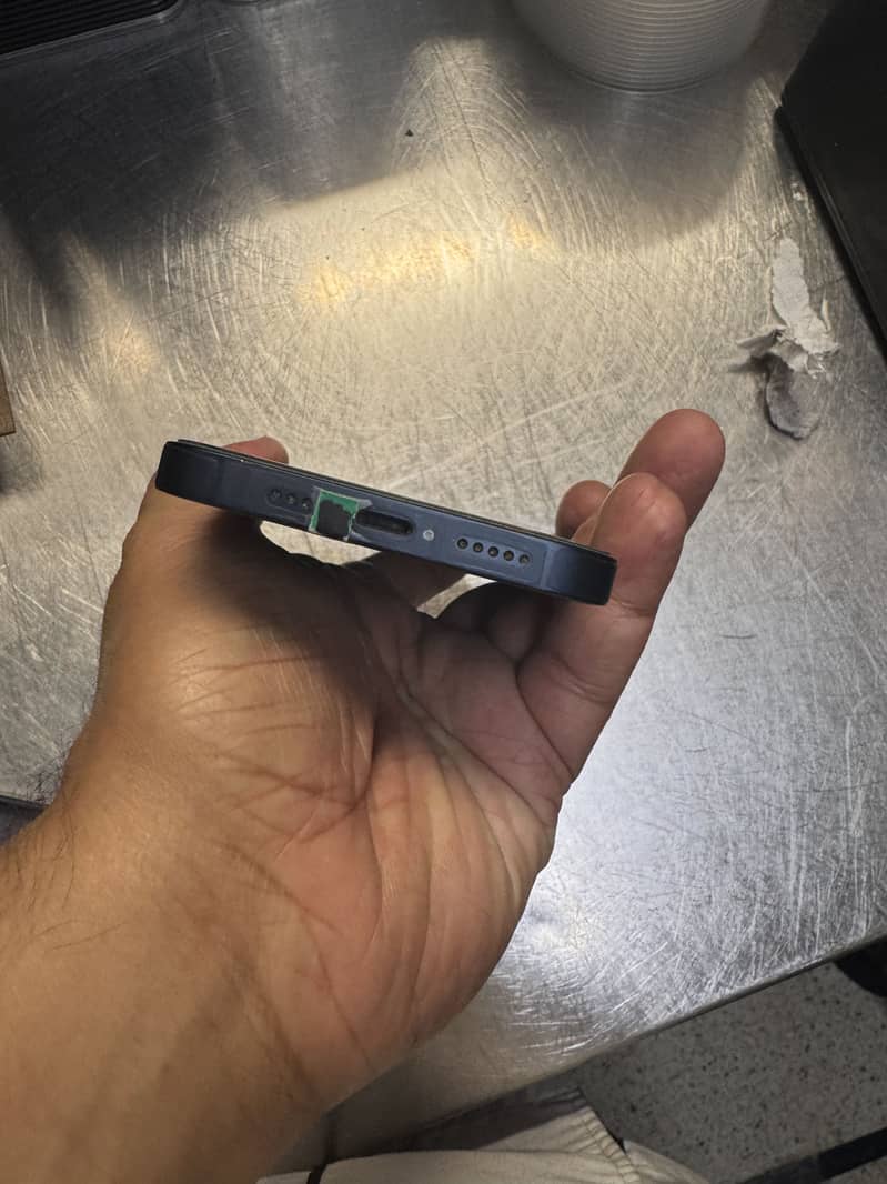 Apple iPhone 13 1