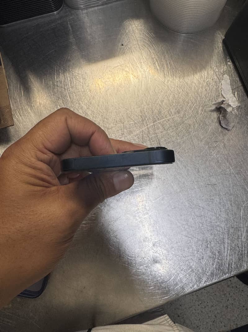 Apple iPhone 13 5
