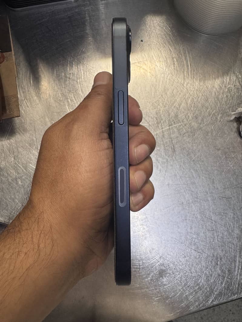 Apple iPhone 13 6