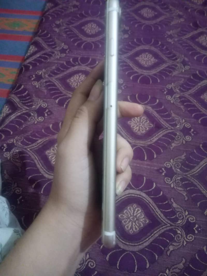 Apple iPhone 7 Plus 0