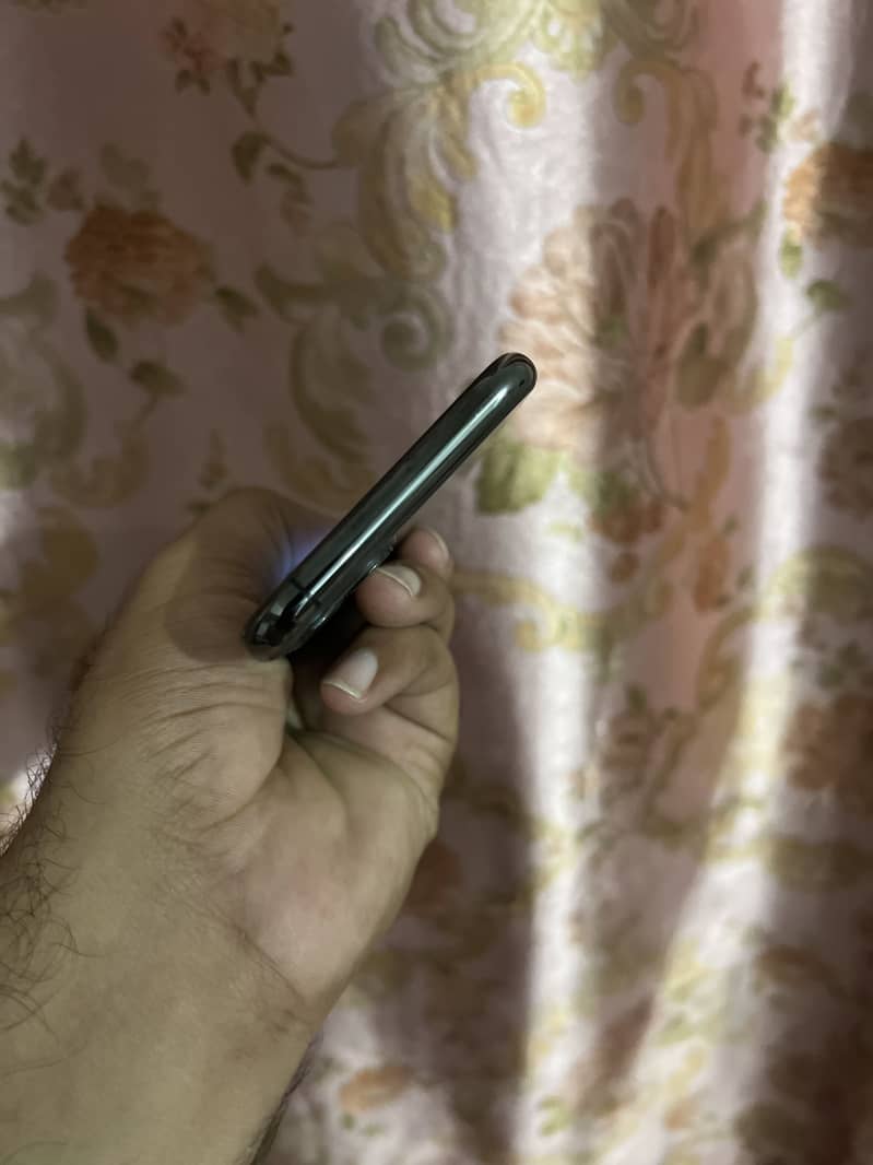 Apple iPhone 11 Pro 1