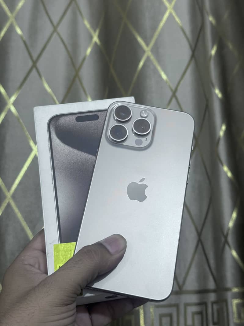 Apple iPhone 15 Pro Max 1