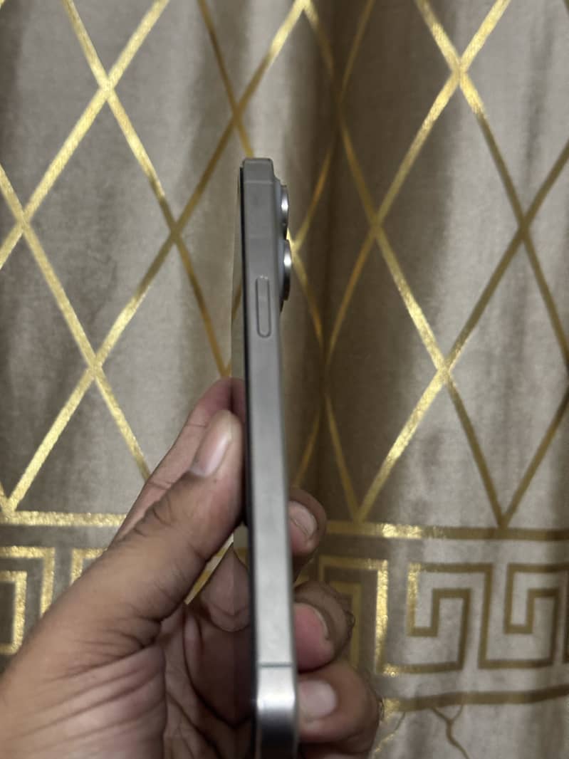 Apple iPhone 15 Pro Max 2