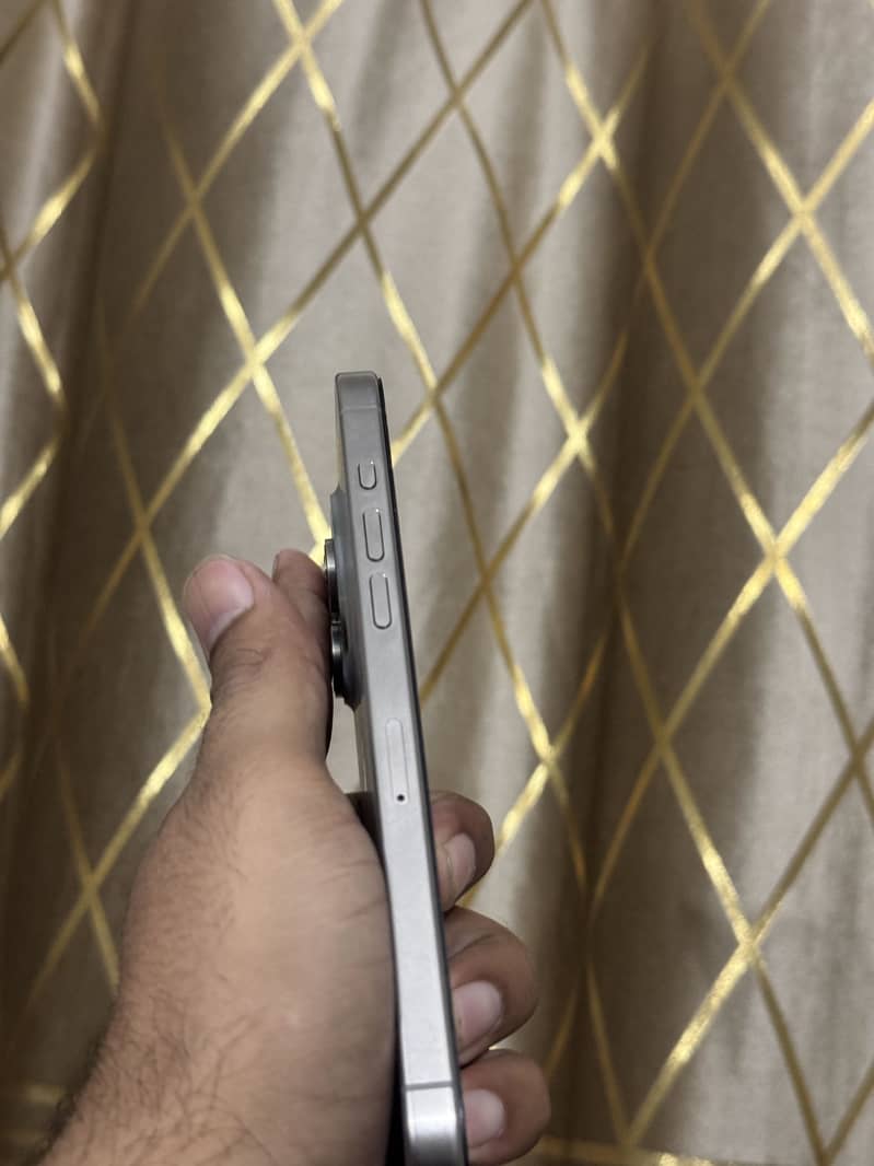 Apple iPhone 15 Pro Max 3