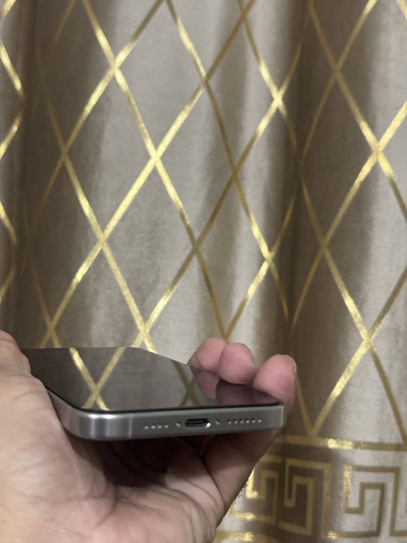 Apple iPhone 15 Pro Max 5