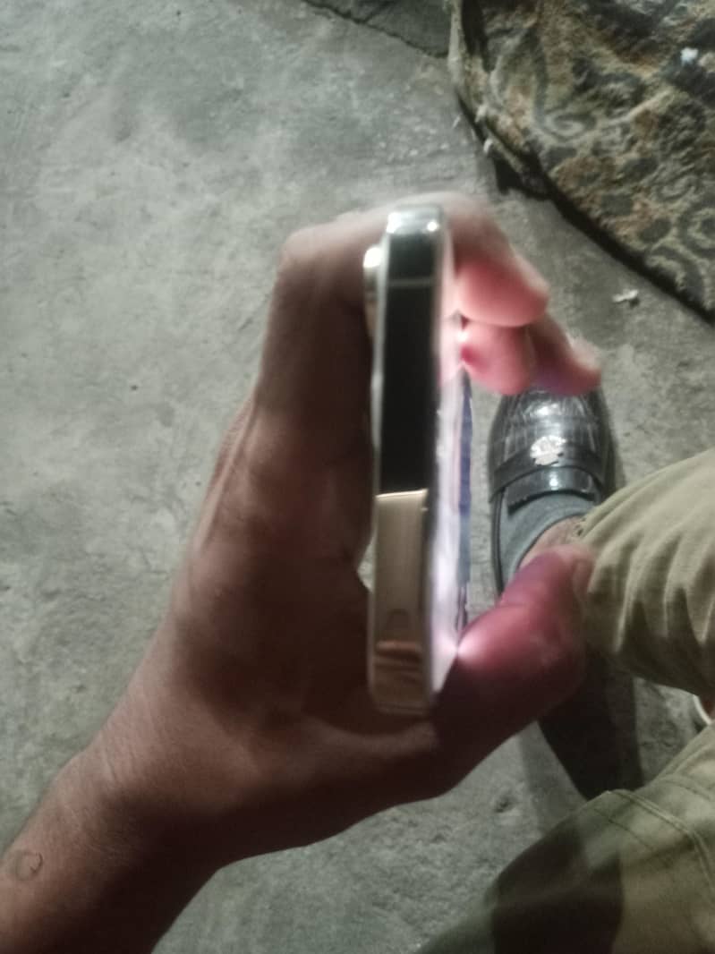 Apple iPhone 13 Pro Max 3