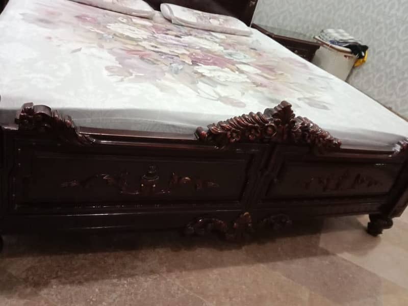 Chinyoti Solid Wooden Bed Set with Dressing 4