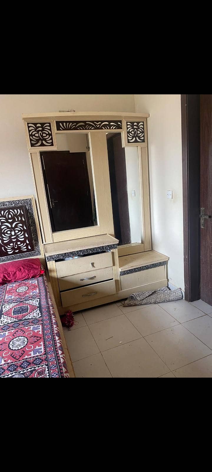 king-size bed with dressing table 1