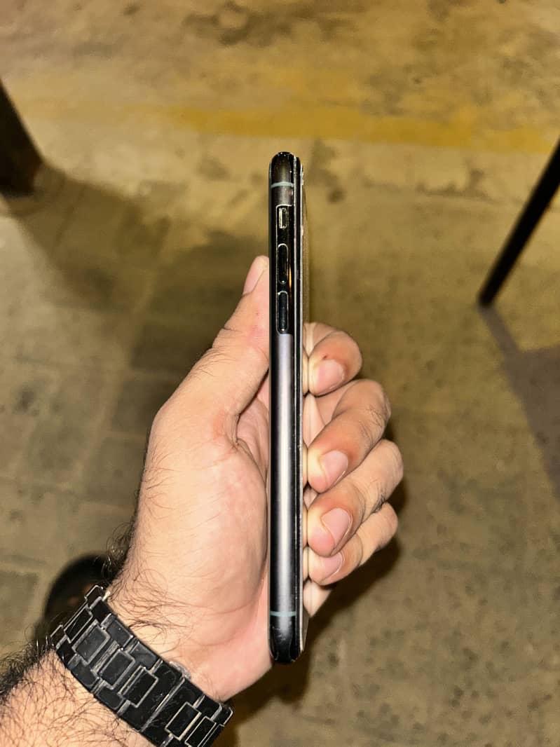Apple iPhone 11 Pro 1