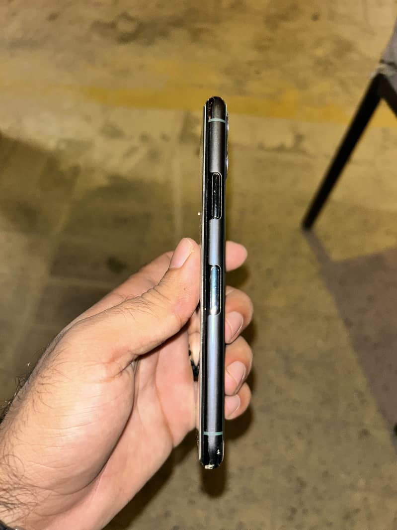 Apple iPhone 11 Pro 2
