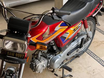 Honda CD70 2025