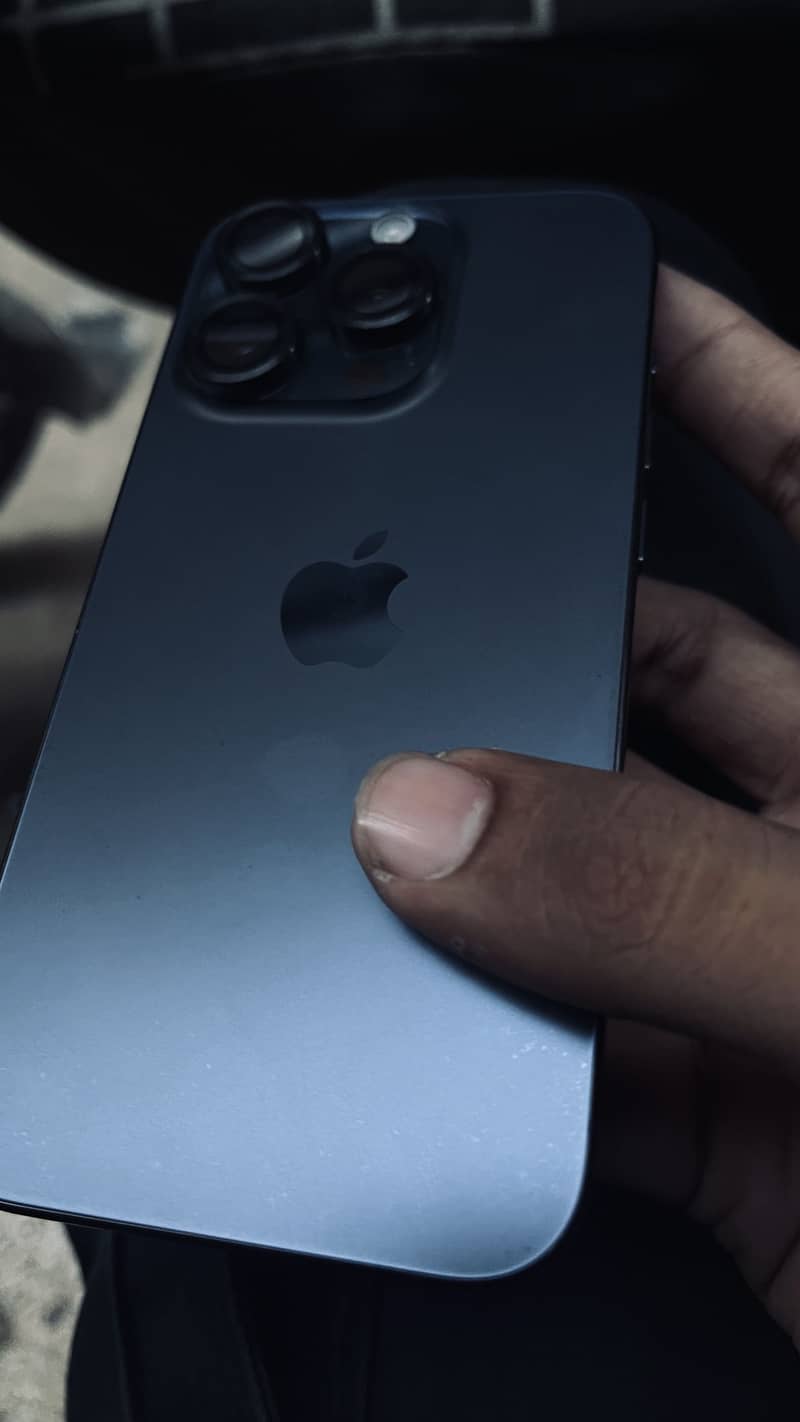 Apple iPhone 15 Pro 4