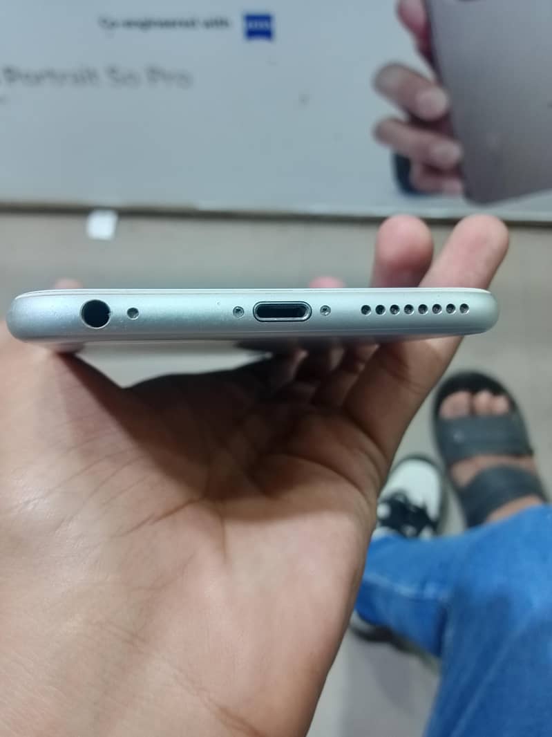 Apple iPhone 6 Plus 1