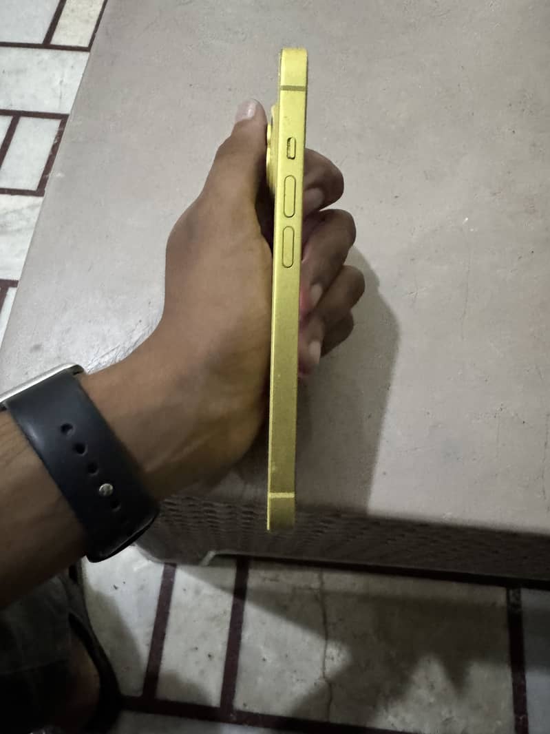 Apple iPhone 14 3
