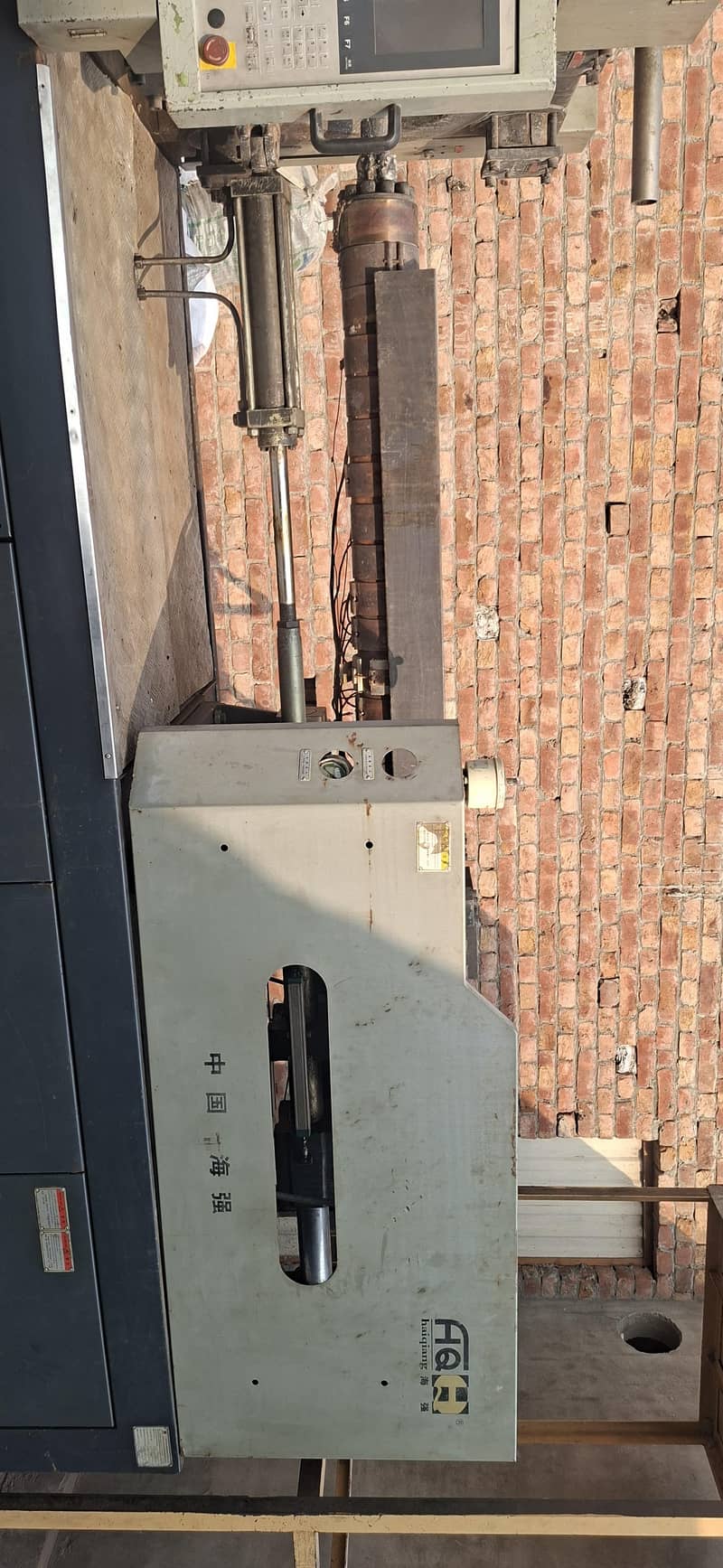 280ton haiqing injection Molding machine - Molding Machines - 1119819619
