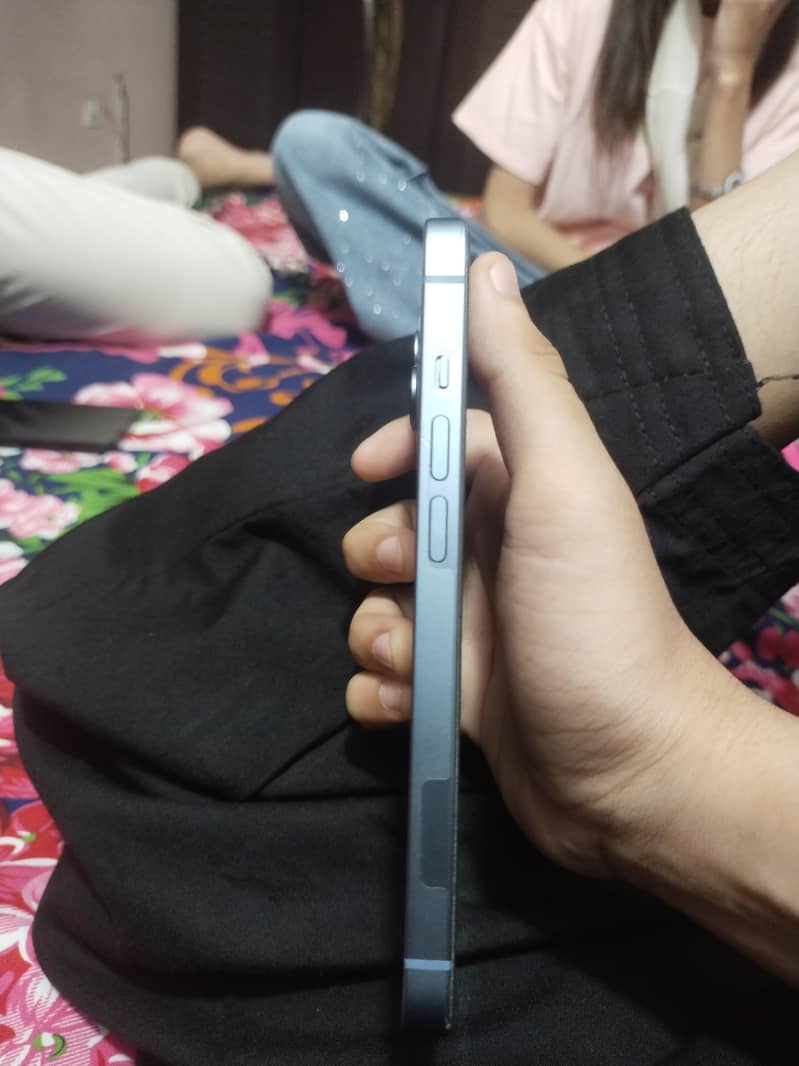 Apple iPhone 14 3