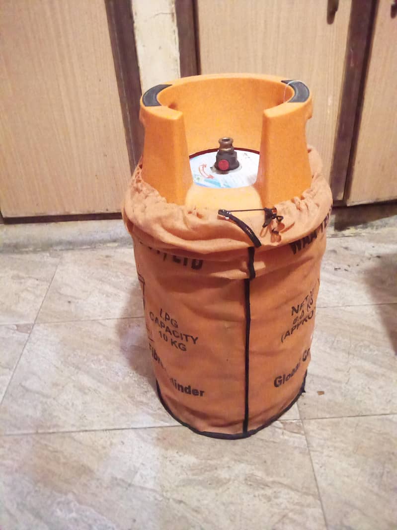 10kg cylinder (fiber) and stoves 1