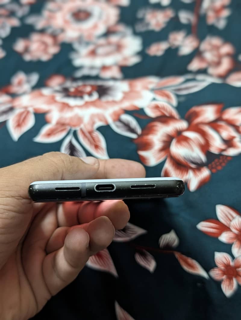 Google Pixel 6 4