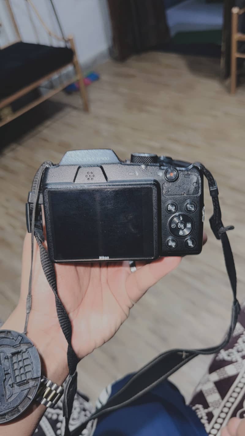 Nikon B500 1