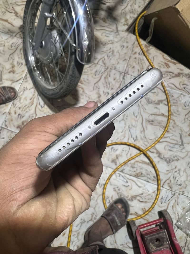 Apple iPhone 11 2