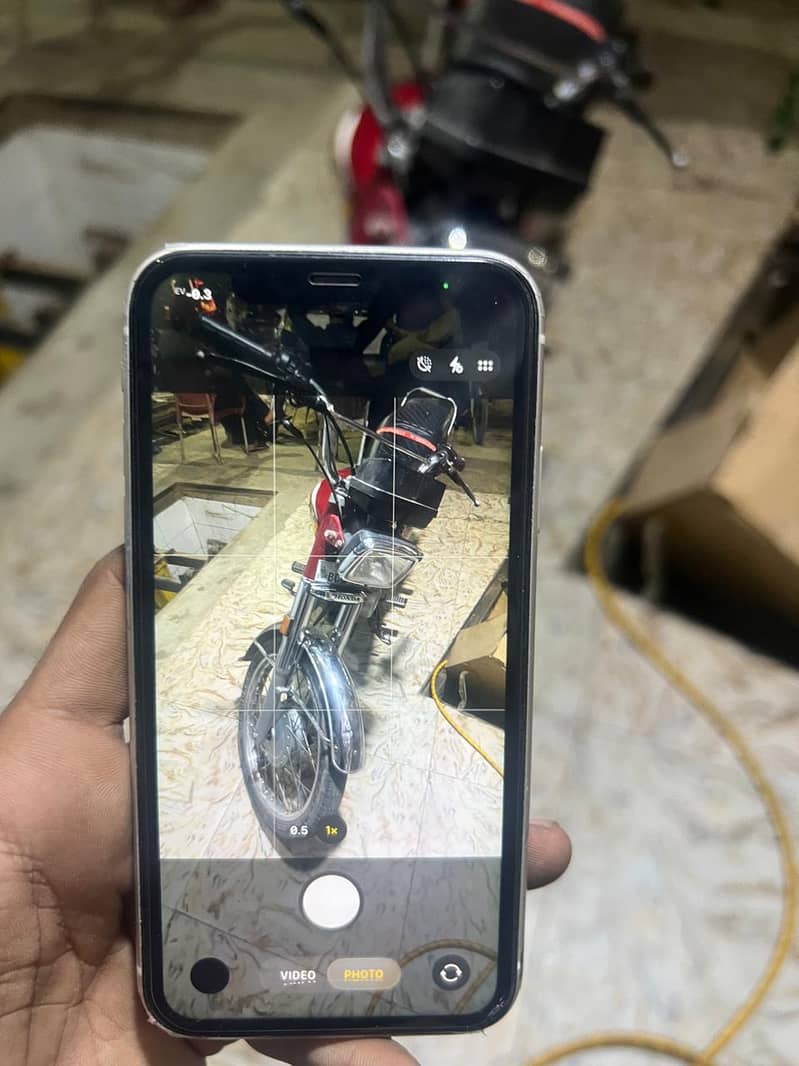 Apple iPhone 11 4