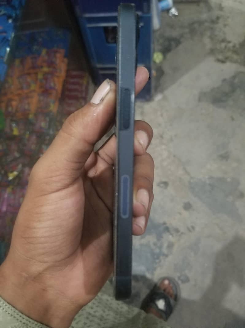Apple iPhone 13 4