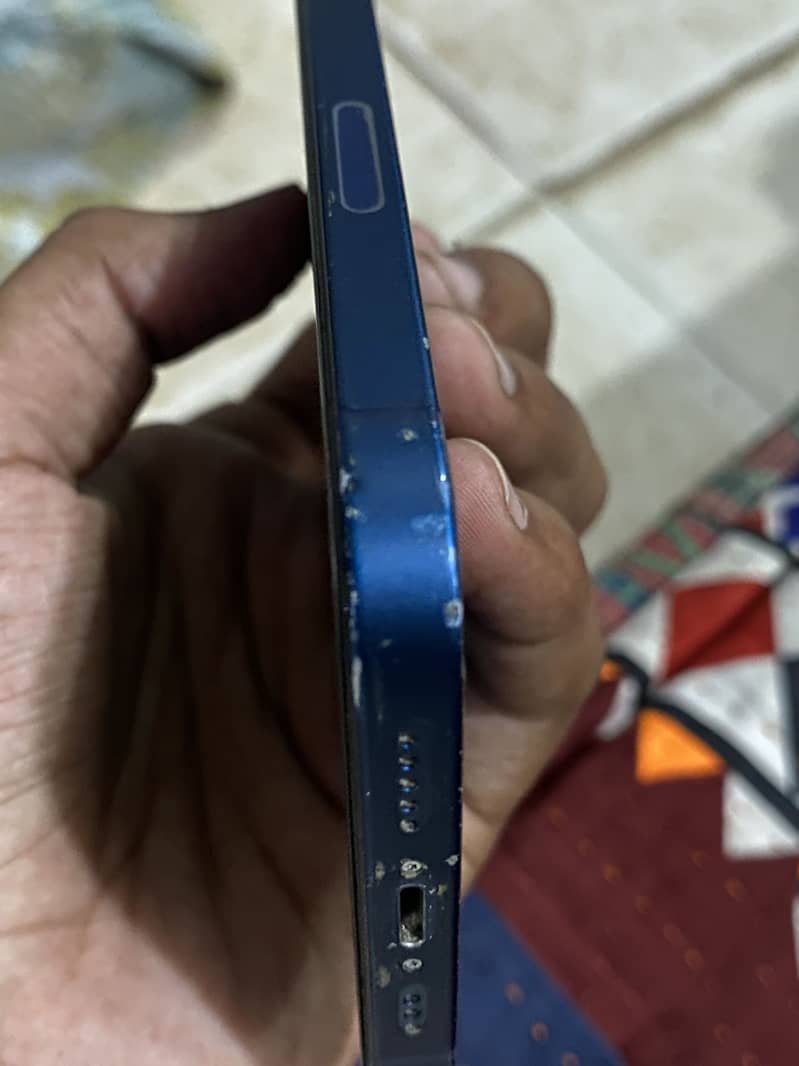 Apple iPhone 12 4