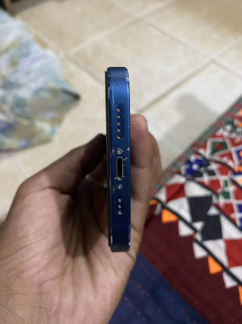 Apple iPhone 12 6
