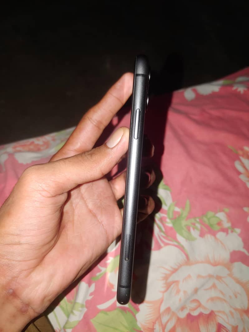 Apple iPhone 11 3
